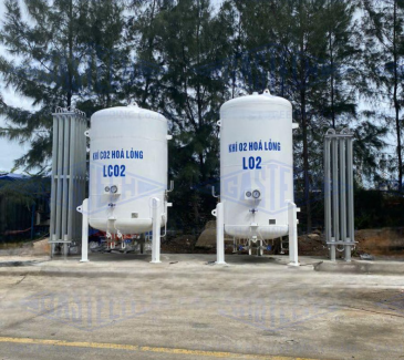 BỒN OXY VÀ CO2 5M3 VÀ 2 MÁY HÓA HƠI CÁNH NHÔM 150NM3/HR TẠI DUNG QUẤT
